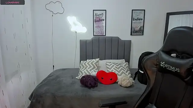 Snapshot of Amy_joones chatting on 09.09.25 Amy joones online show from 09.09.25