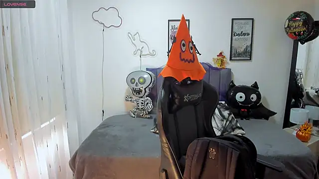 Snapshot of Amy_joones chatting on 10.23.25 Amy joones online show from 10.23.25