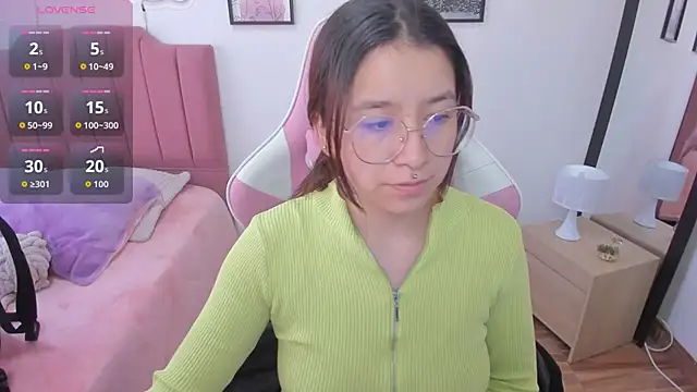 Snapshot of Amy_joones chatting on 11.25.25 Amy joones online show from 11.25.25