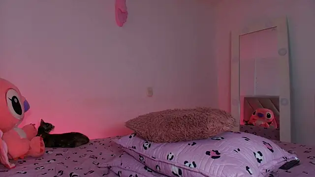 Snapshot of emy_colee chatting on 02.20.26 emy colee online show from 02.20.26