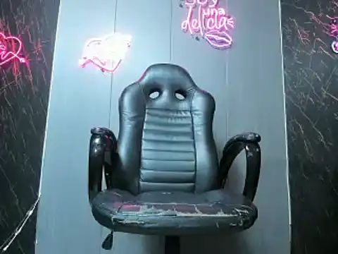 Snapshot of china_black_ chatting on 01.17.25 china black online show from 01.17.25