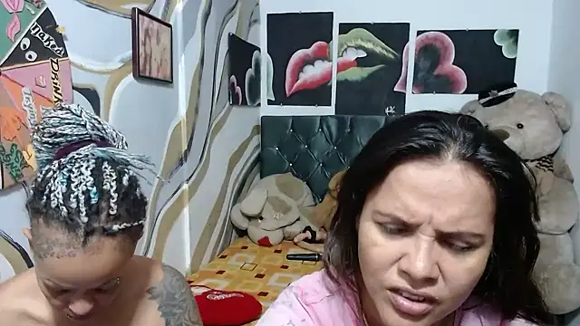 Snapshot of manzanahot9 chatting on 11.17.25 manzanahot9 online show from 11.17.25