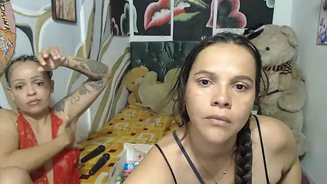 Snapshot of manzanahot9 chatting on 11.20.25 manzanahot9 online show from 11.20.25