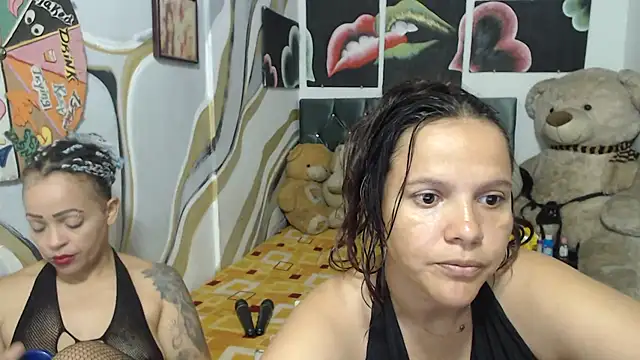 Snapshot of manzanahot9 chatting on 12.04.25 manzanahot9 online show from 12.04.25