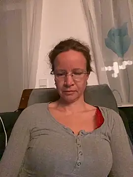 AnnikaRose online show from 11.21.25