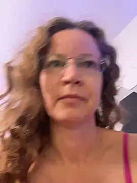 Snapshot of AnnikaRose chatting on 06.19.26 AnnikaRose online show from 06.19.26