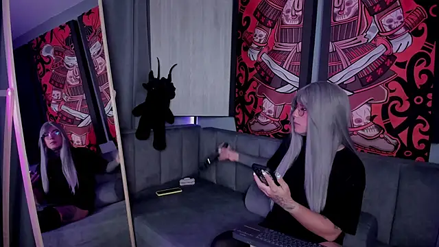 Snapshot of JadeyKhada chatting on 10.26.25 JadeyKhada online show from 10.26.25