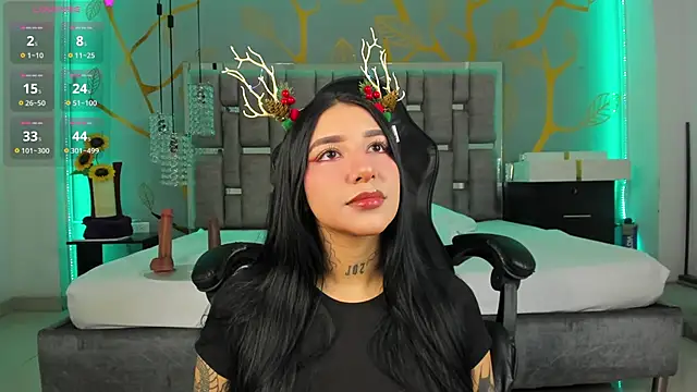 Snapshot of Leiaa_ chatting on 12.17.24 Leiaa online show from 12.17.24