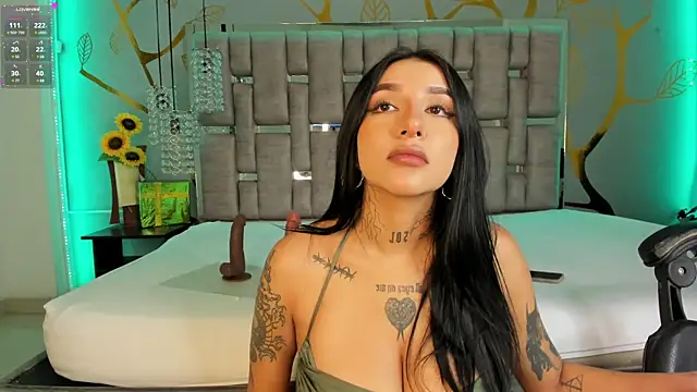 Snapshot of Leiaa_ chatting on 01.04.25 Leiaa online show from 01.04.25