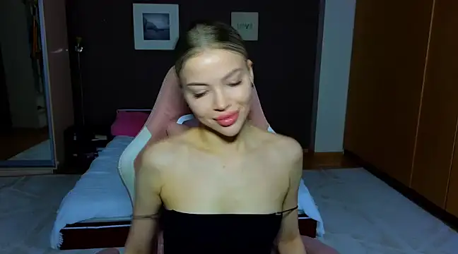 EmmyMills online show from 03.04.25