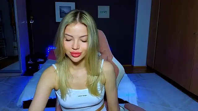 EmmyMills online show from 03.08.25