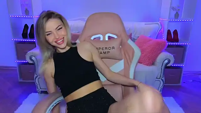 EmmyMills online show from 10.17.25