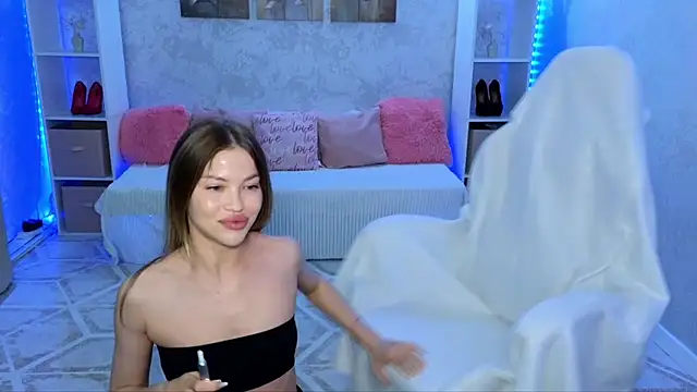 EmmyMills online show from 06.25.26