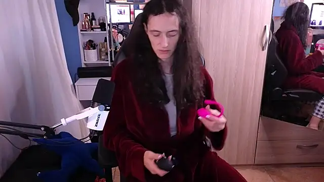 MemiKouki online show from 01.28.25