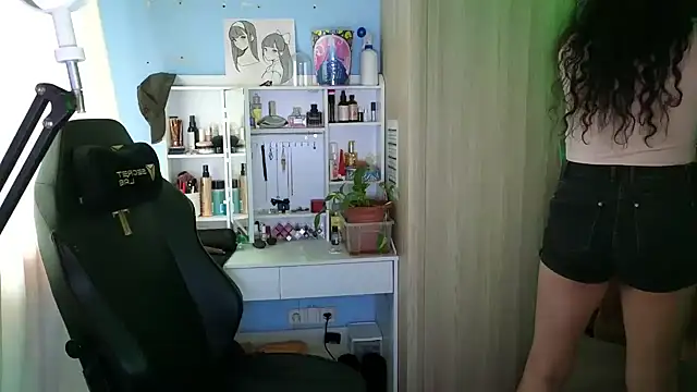 MemiKouki online show from 10.14.25