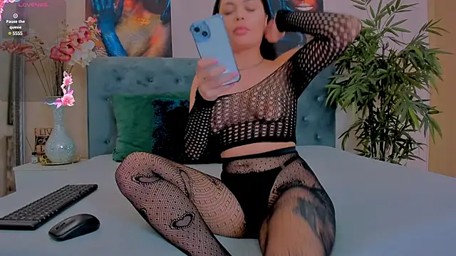 Snapshot of MichelleReys chatting on 01.29.25 MichelleReys online show from 01.29.25