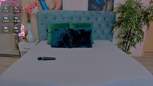 Snapshot of MichelleReys chatting on 02.04.25 MichelleReys online show from 02.04.25