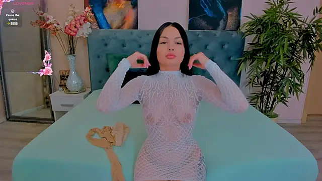 Snapshot of MichelleReys chatting on 02.06.25 MichelleReys online show from 02.06.25