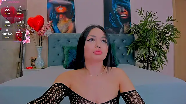 Snapshot of MichelleReys chatting on 02.19.25 MichelleReys online show from 02.19.25