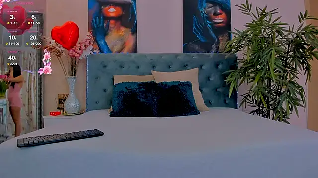 Snapshot of MichelleReys chatting on 03.07.25 MichelleReys online show from 03.07.25