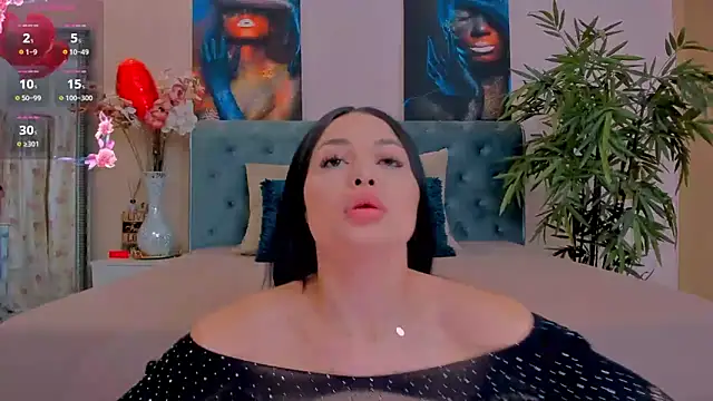 Snapshot of MichelleReys chatting on 03.18.25 MichelleReys online show from 03.18.25