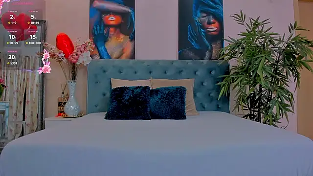 Snapshot of MichelleReys chatting on 03.21.25 MichelleReys online show from 03.21.25