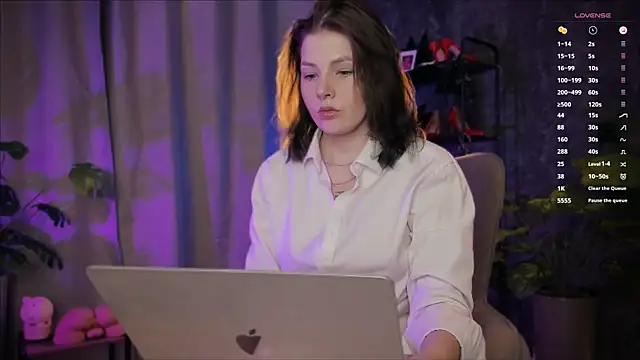 AnnaTrueno online show from 07.18.26