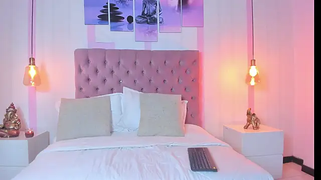 Sophia turneer online show from 03.01.25