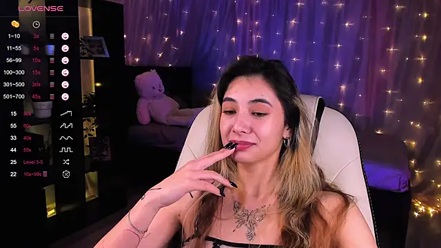 Snapshot of DarlaLike chatting on 12.08.24 DarlaLike online show from 12.08.24