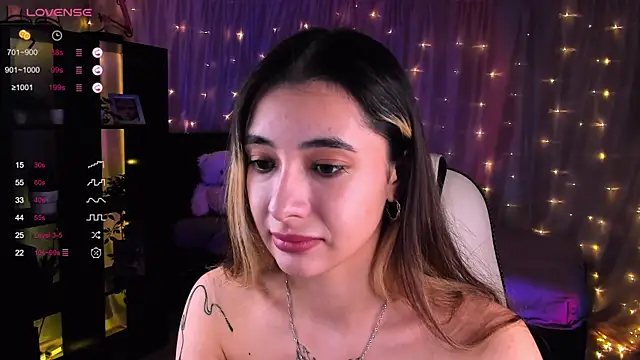 Snapshot of DarlaLike chatting on 12.11.24 DarlaLike online show from 12.11.24