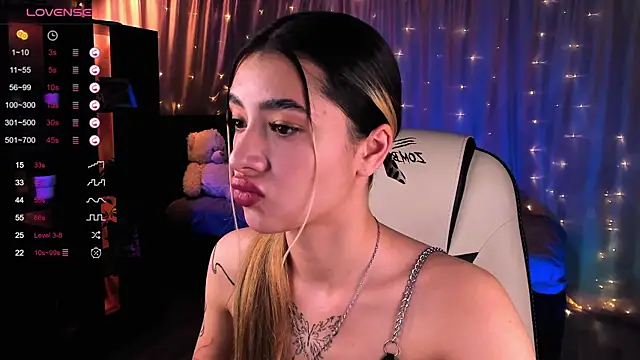 Snapshot of DarlaLike chatting on 12.20.24 DarlaLike online show from 12.20.24