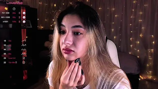 Snapshot of DarlaLike chatting on 12.24.24 DarlaLike online show from 12.24.24