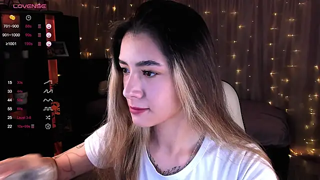 Snapshot of DarlaLike chatting on 12.25.24 DarlaLike online show from 12.25.24