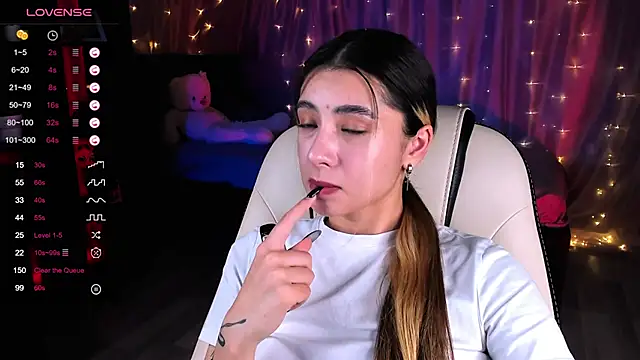 Snapshot of DarlaLike chatting on 01.13.25 DarlaLike online show from 01.13.25