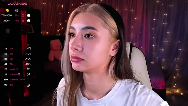 Snapshot of DarlaLike chatting on 01.17.25 DarlaLike online show from 01.17.25