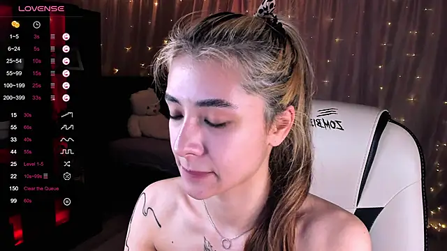 Snapshot of DarlaLike chatting on 02.16.25 DarlaLike online show from 02.16.25