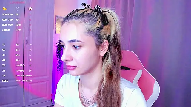 Snapshot of DarlaLike chatting on 02.22.25 DarlaLike online show from 02.22.25