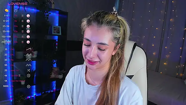 Snapshot of DarlaLike chatting on 03.14.25 DarlaLike online show from 03.14.25