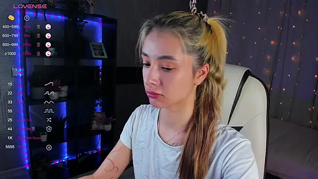 Snapshot of DarlaLike chatting on 03.16.25 DarlaLike online show from 03.16.25