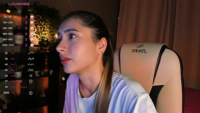 Snapshot of DarlaLike chatting on 09.29.25 DarlaLike online show from 09.29.25