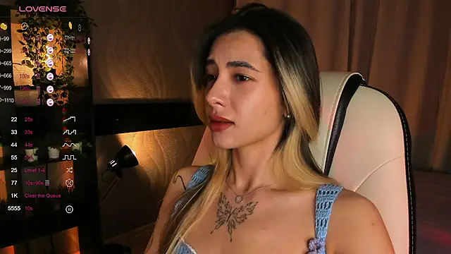 Snapshot of DarlaLike chatting on 11.05.25 DarlaLike online show from 11.05.25