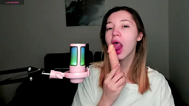 MiaThaine online show from 01.15.25