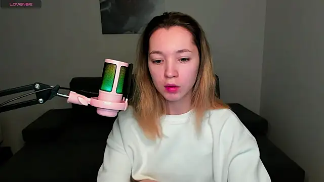 MiaThaine online show from 01.17.25