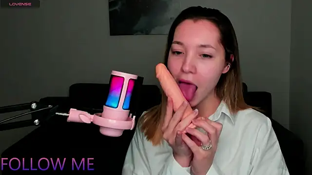 MiaThaine online show from 01.23.25