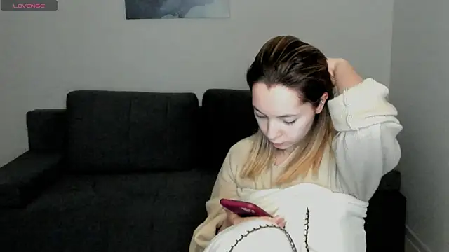 MiaThaine online show from 01.28.25