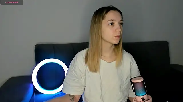 MiaThaine online show from 02.12.25