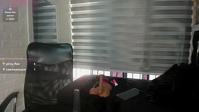 charlotte  G online show from 02.12.25