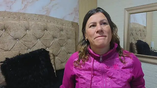 charlotte  G online show from 11.11.25