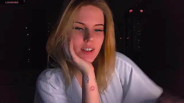 VoluptuousDreams online show from 01.17.25