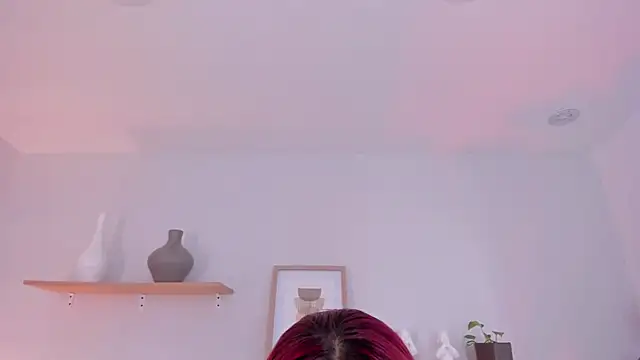 Scarlett Morgan  online show from 02.15.25